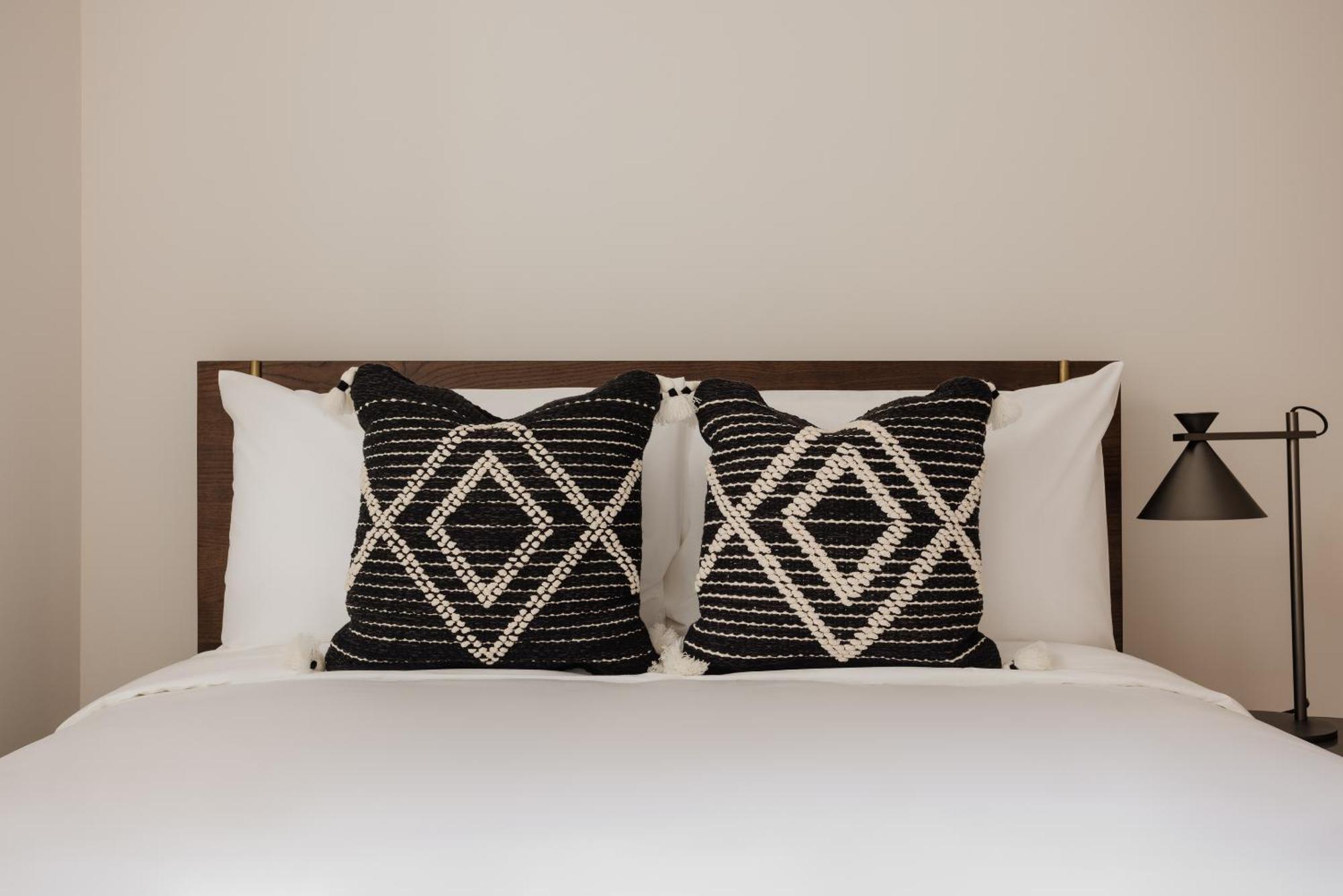 Onyx, Sonder Apartments Philadelphia Room photo
