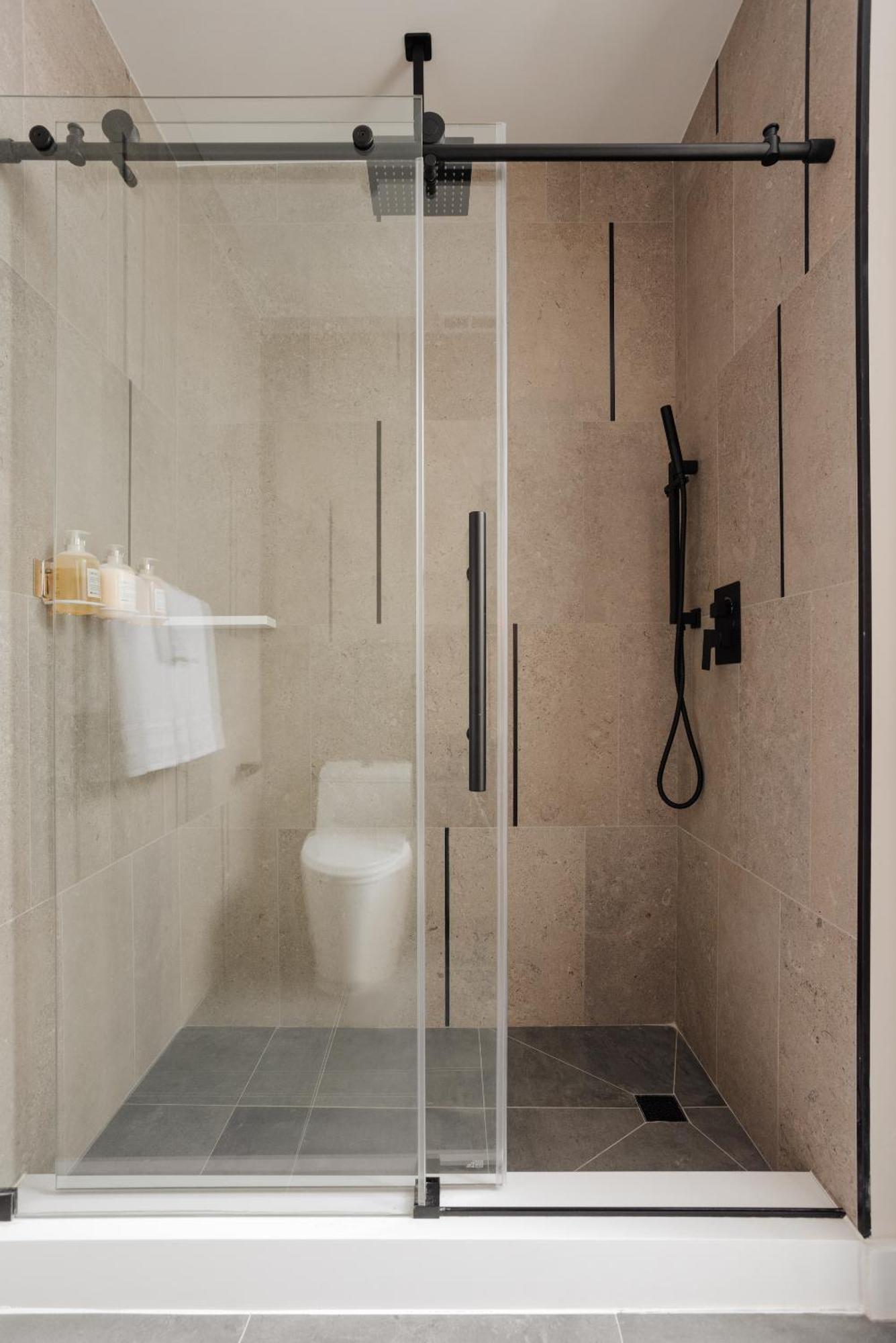 Onyx, Sonder Apartments Philadelphia Room photo
